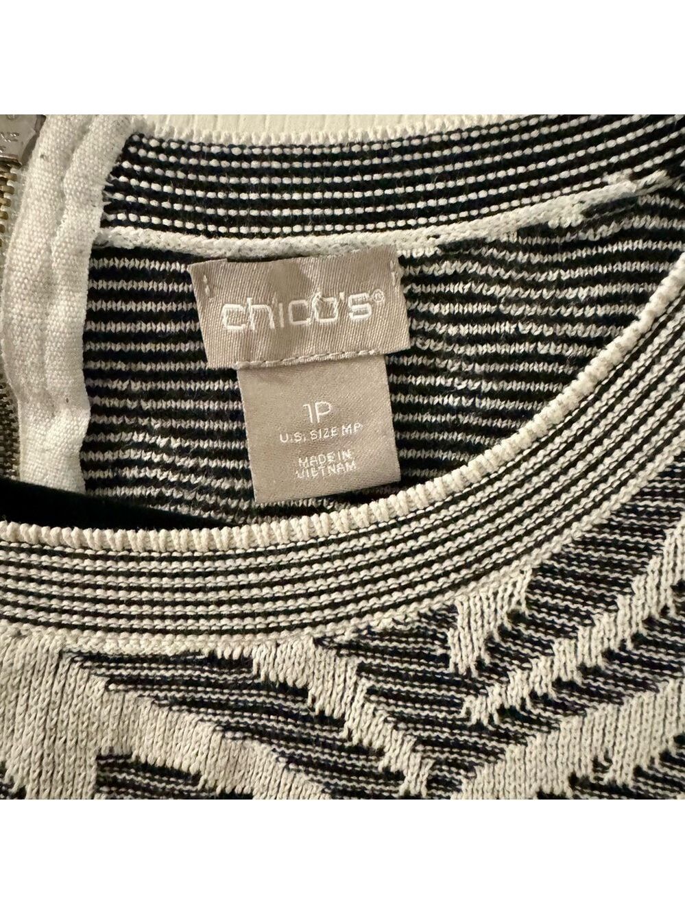 Chico’s Petite Zebra-Print Zip-Back Jacquard Sweater Black & White Super Soft! - Picture 2 of 7